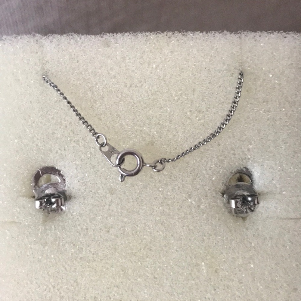 Fresh Water Pearl Necklace and Earring Set - Picture 3 of 4